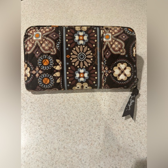 Vera Bradley Brown floral wallet with multiple compartments and zipper closure - Picture 15 of 15